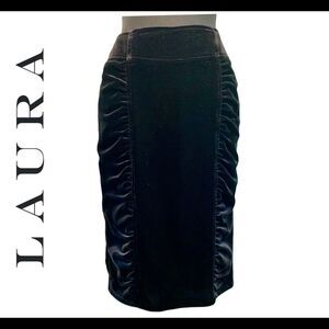 𝅺LAURA Petites black ruched stretchy velvet pencil skirt Sz 4